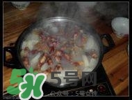 臘豬腳燉什么好吃？臘豬蹄燉什么好吃？