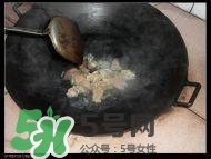臘豬腳燉什么好吃？臘豬蹄燉什么好吃？