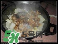 臘豬腳燉什么好吃？臘豬蹄燉什么好吃？