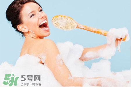冬天洗澡水溫50度行嗎？50度的水可以洗澡嗎？
