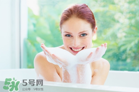 冬天洗澡水溫50度行嗎？50度的水可以洗澡嗎？
