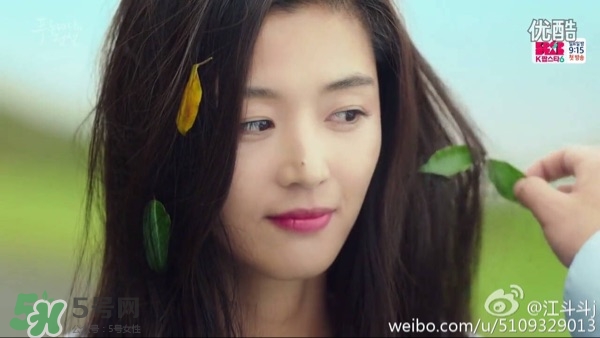 李溪芮的口紅什么顏色？李溪芮口紅色號試色
