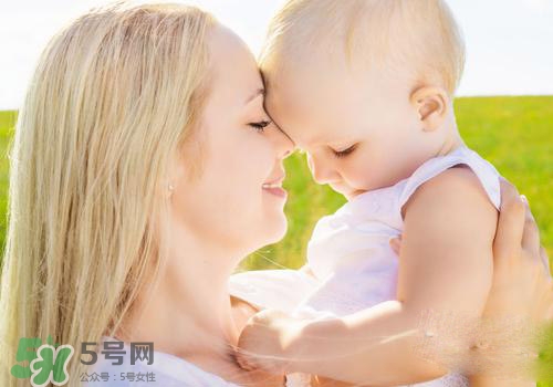 寶寶半歲添加什么輔食？寶寶半歲吃什么？