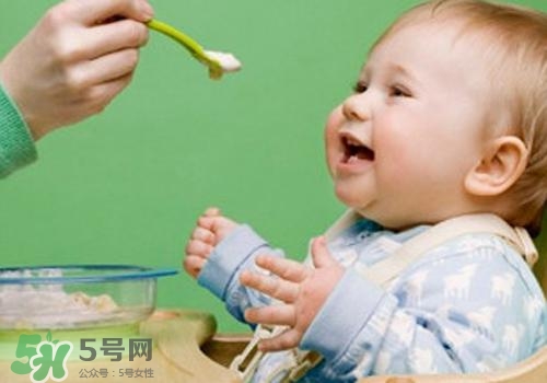 寶寶半歲添加什么輔食？寶寶半歲吃什么？