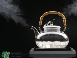 冬天喝涼水好嗎？冬天喝冷水還是熱水？