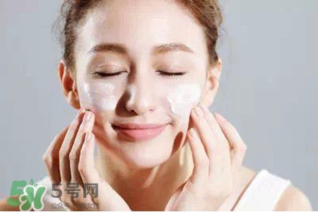 用完卸妝膏還要用洗面奶嗎？用完卸妝膏后需要用洗面奶嗎？
