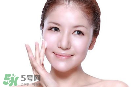 卸妝前要洗臉嗎？卸妝前要用水洗嗎？