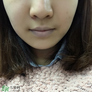 愛(ài)麗小屋唇部遮瑕膏怎么樣？愛(ài)麗小屋唇部遮瑕膏好用嗎？