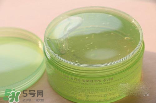 嘴唇干裂可以涂蘆薈膠嗎？嘴唇干裂怎么涂蘆薈膠？