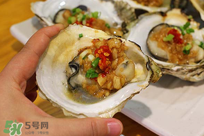 生蠔里面綠色的能吃嗎？生蠔里面綠色的是什么？