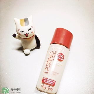 rimmel芮謎粉底液紅瓶藍瓶哪個好？rimmel粉底液紅藍瓶對比