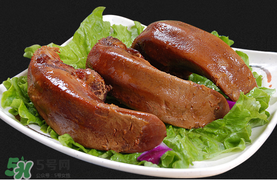 豬舌頭上的白苔怎么撕下來？豬舌頭上的白苔能吃嗎？