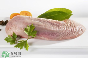 豬舌頭上的白苔怎么撕下來？豬舌頭上的白苔能吃嗎？