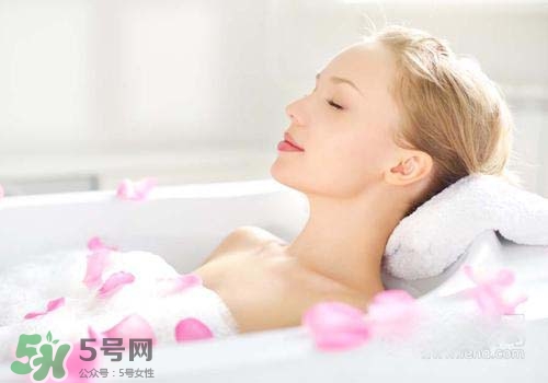 牛奶浴多久泡一次最好？牛奶浴一次泡多久？