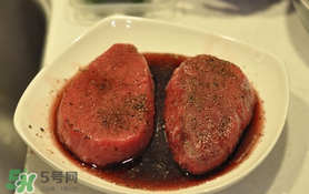 自己在家怎么腌牛排？自己在家腌制牛排需要什么材料？