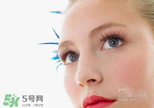 潤(rùn)唇膏可以增長(zhǎng)睫毛嗎？潤(rùn)唇膏怎樣增長(zhǎng)睫毛？