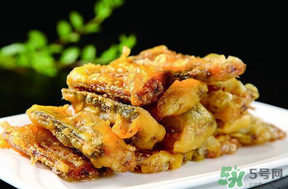 面粉炸魚怎么做？怎么用面粉炸魚？