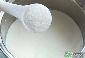 面糊用熱水還是涼水？面糊是用熱水調(diào)還是用涼水調(diào)？
