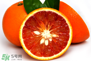 血橙和普通橙子有什么區(qū)別？血橙比普通的橙子好吃嗎？