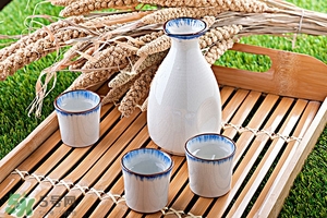 喝白酒有什么好處？怎么喝酒不容易醉