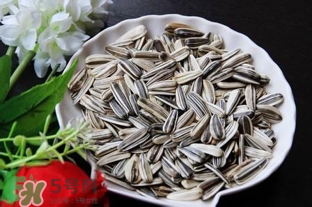 吃瓜子會(huì)口腔潰瘍嗎？口腔潰瘍可以吃瓜子嗎？