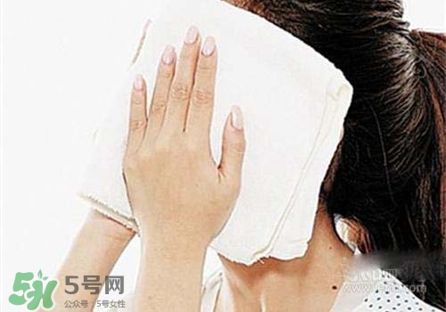 熱毛巾敷臉能祛痘嗎？長痘怎么用熱毛巾敷臉？