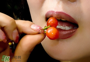 嘴唇起泡腫了怎么辦？嘴唇起泡腫了怎么消腫