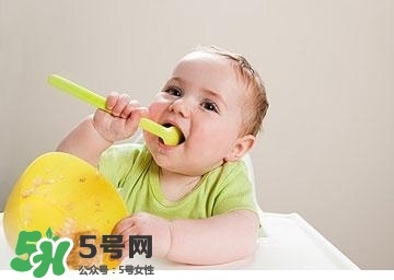 寶寶輔食一天吃幾次？寶寶每天吃輔食次數(shù)