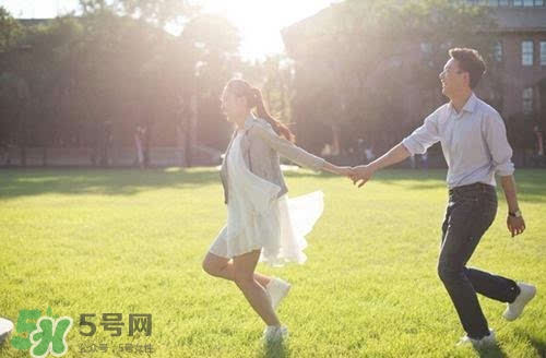 拍婚紗照可以戴眼鏡嗎？拍婚紗照戴眼鏡好不好？