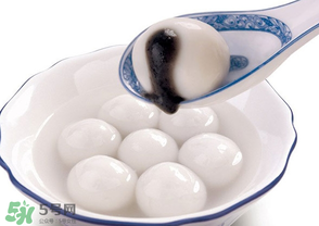 元宵面用涼水還是熱水？元宵是用熱水還是冷水調(diào)面粉？