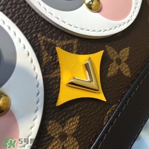lv2017情人節(jié)限量包包多少錢(qián)？lv2017情人節(jié)愛(ài)情鳥(niǎo)小雞包價(jià)格