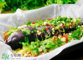 紙包魚用的什么紙？做紙包魚的紙什么紙？