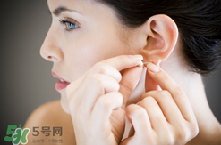 一次性耳釘怎么取下來(lái)？一次性耳釘多久取下來(lái)？