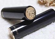 蘭蔻菁純唇膏怎么打開？蘭蔻口紅蓋子怎么打開？