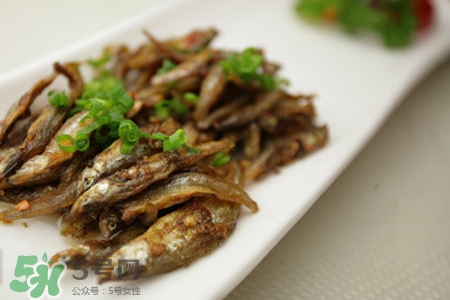 小魚仔熱量高嗎？吃小魚仔會(huì)胖嗎？