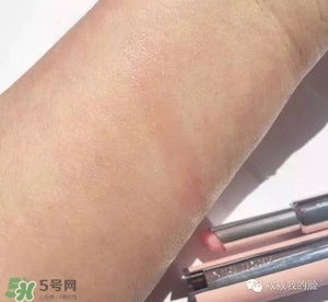 紀(jì)梵希小羊皮和禁忌之吻哪個(gè)好？紀(jì)梵希小羊皮和禁忌之吻對(duì)比