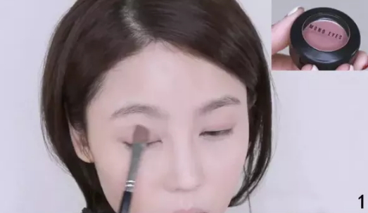 干玫瑰色妝容怎么化？干玫瑰色妝容畫法步驟
