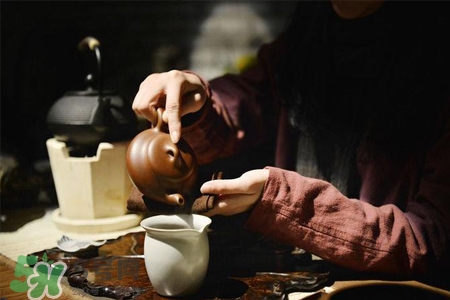 紫砂壺如何鑒別好壞？怎樣辨別紫砂壺的好壞？