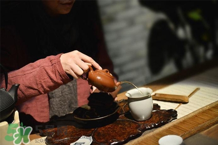 如何清洗紫砂壺茶垢？紫砂壺的茶垢怎么清洗？