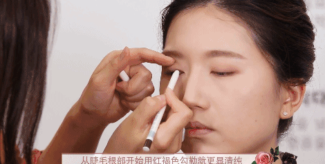 干玫瑰色妝容怎么化？干玫瑰色妝容畫法步驟