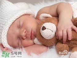 嘴唇干燥是什么原因？嘴唇干裂脫皮怎么辦？