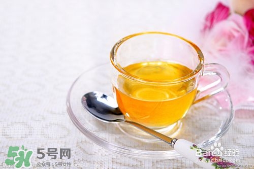 嘴唇干燥是什么原因？嘴唇干裂脫皮怎么辦？