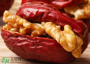 紅棗夾核桃有什么寓意？紅棗夾核桃的寓意