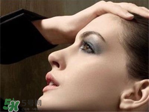 假體隆鼻多久可以化妝？假體隆鼻多久可以敷面膜？