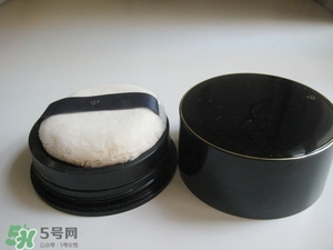 cpb散粉和紀(jì)梵希散粉哪個好？cpb散粉和紀(jì)梵希散粉對比