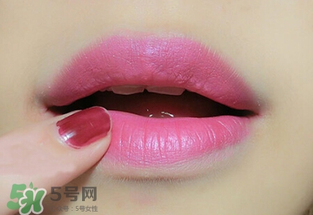 啞光和霧面哪個(gè)好？啞光口紅和霧面口紅區(qū)別