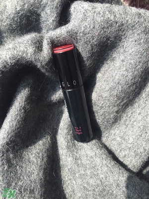 啞光和鏡面口紅哪個(gè)好？啞光口紅和鏡面口紅區(qū)別