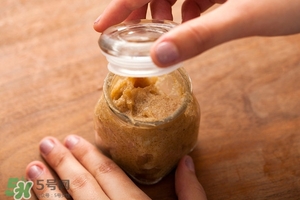 唇部磨砂膏多久用一次？唇部磨砂膏可以天天用嗎？