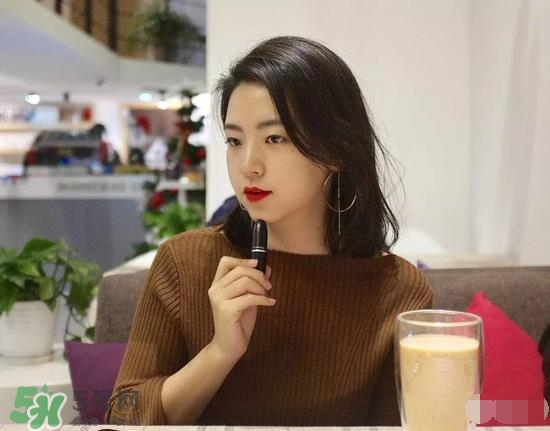 啞光和水潤(rùn)哪個(gè)好？啞光口紅和水潤(rùn)口紅區(qū)別