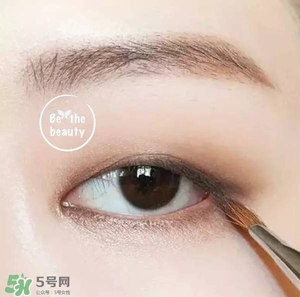 啞光眼影怎么畫？啞光眼影畫法步驟圖解